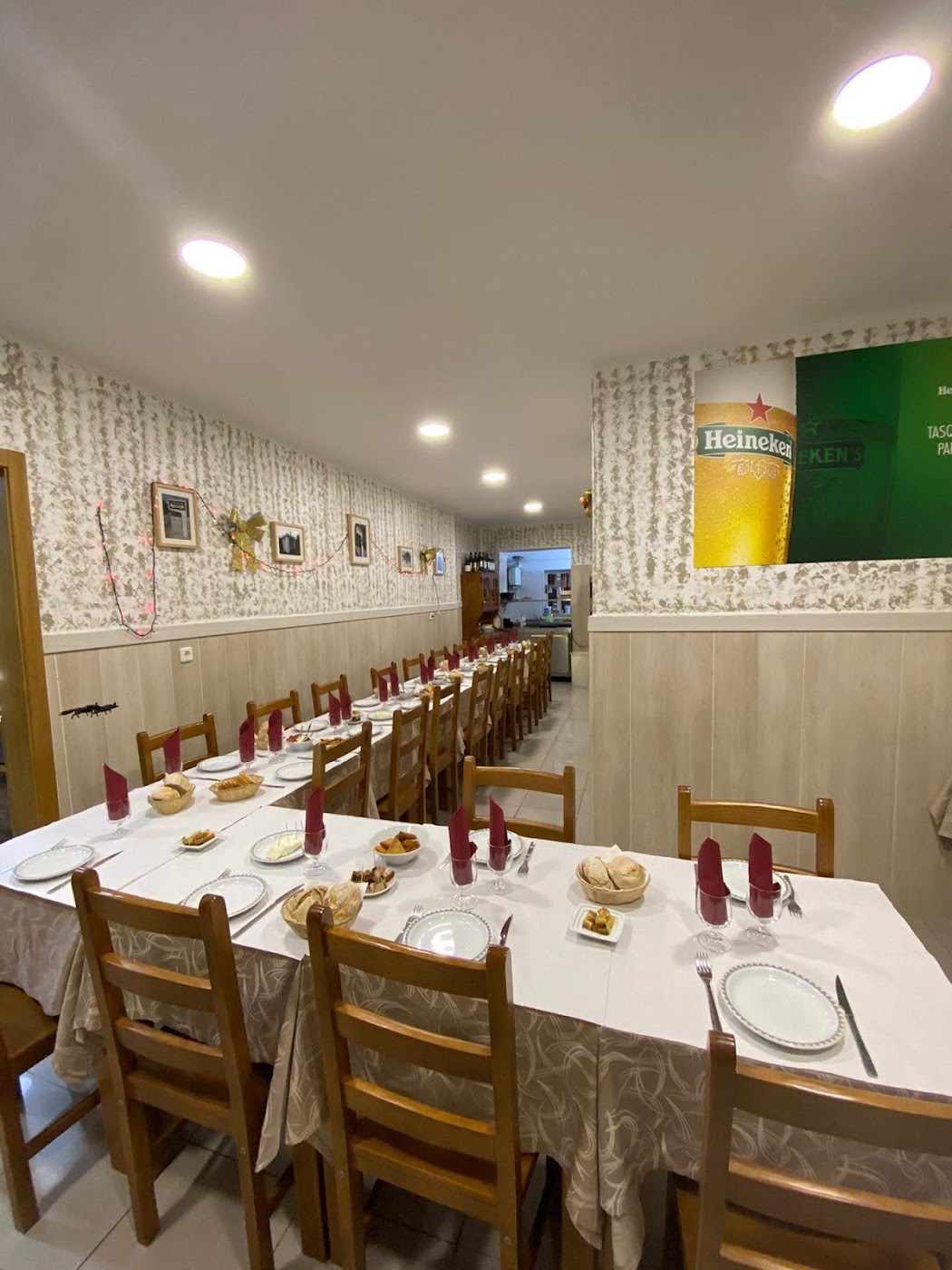 Tasquinha a Paragem inside the restaurant